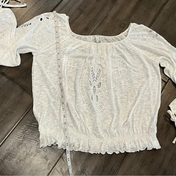 Free People Ivory Cut Out Peasant Blouse - Size Medium - Picture 11 of 14
